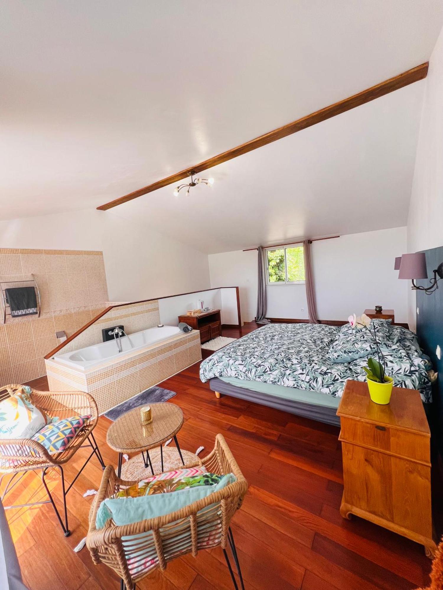 Apartamento Chez Madame Fabienne Sainte-Suzanne Exterior foto