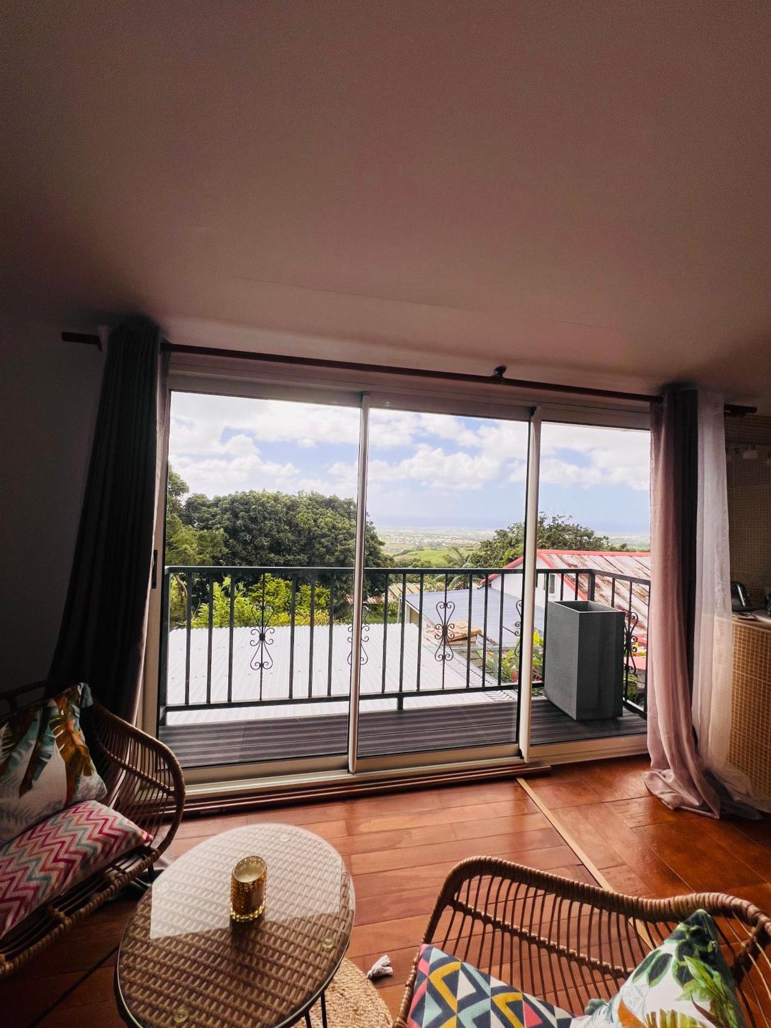 Apartamento Chez Madame Fabienne Sainte-Suzanne Exterior foto